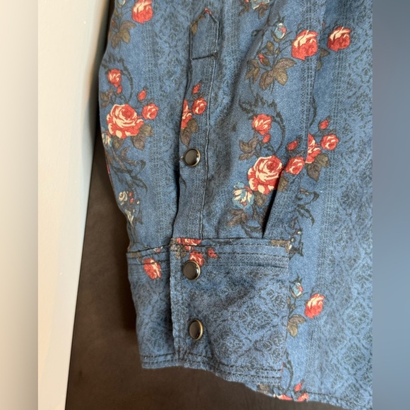 NWOT LEGACY FALLS For Her Blue Floral Button-Down Shirt - Picture 5 of 9